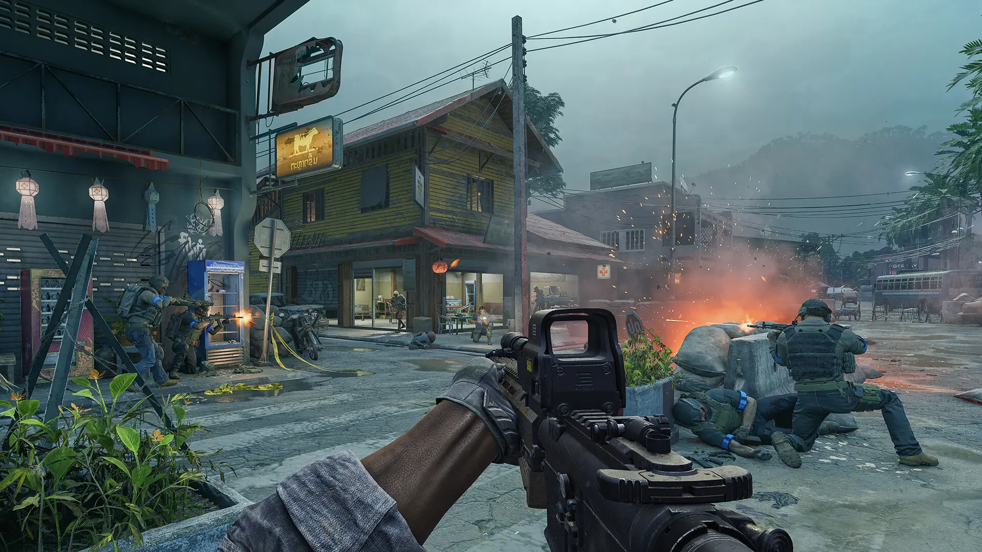 Gray Zone Warfare first-person firefight in a foggy town street